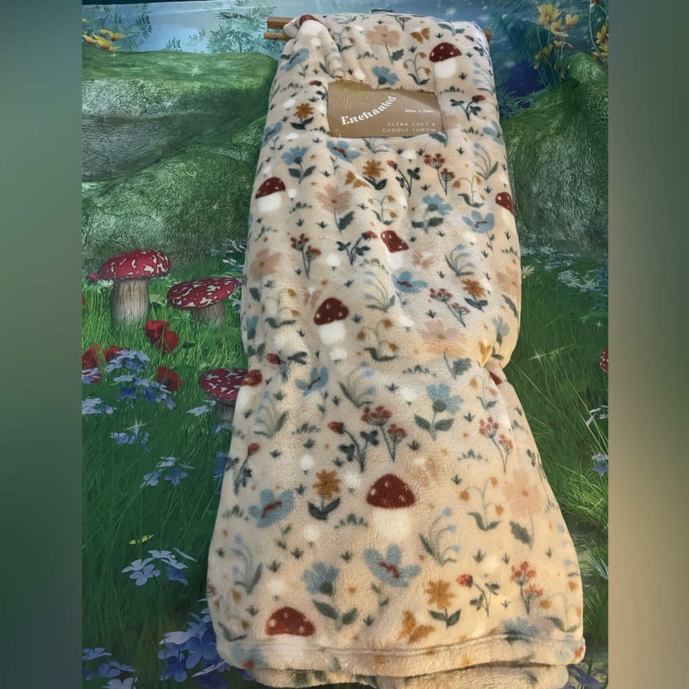 Enchanted Ultra Plush Oversized Blanket - Cream, NWT  🍄